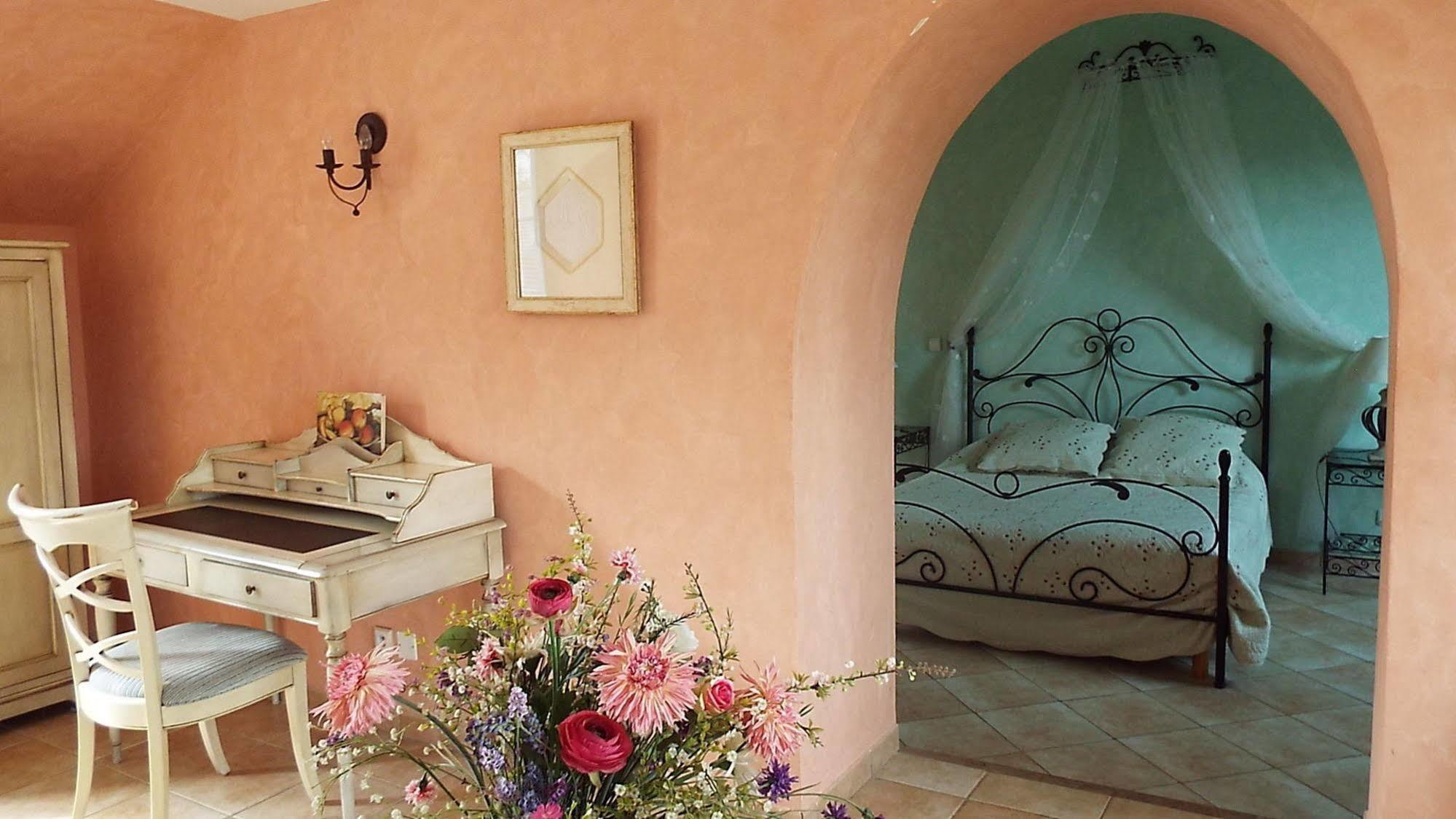 Les Roses De Montherlant Exterior photo